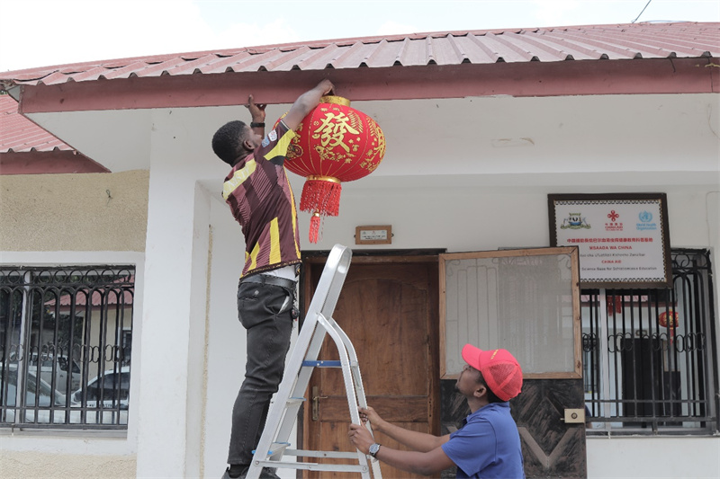 共庆新春佳节 共享文化情谊:中国援桑给巴尔专家举办新春联欢活动