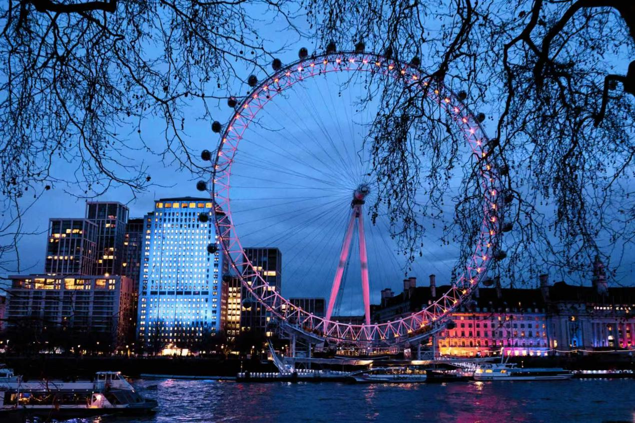 伦敦眼再次点亮中国红迎接马年新春(伦敦眼视频介绍)