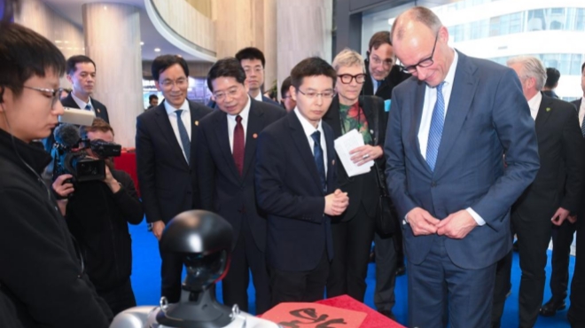 德国总理默茨在华参访企业：愿马年成为德中合作与发展之年