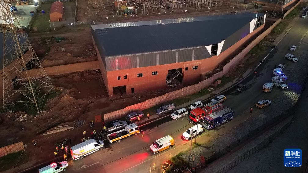这是3月2日在南非约翰内斯堡拍摄的建筑坍塌事故现场（无人机照片）。新华社记者 陈为 摄