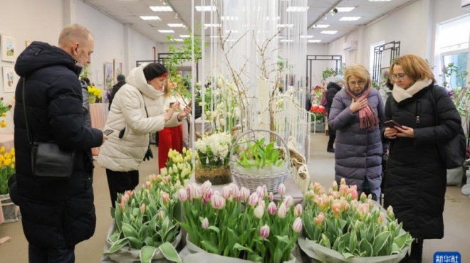 圣彼得堡举办鲜花展迎接妇女节