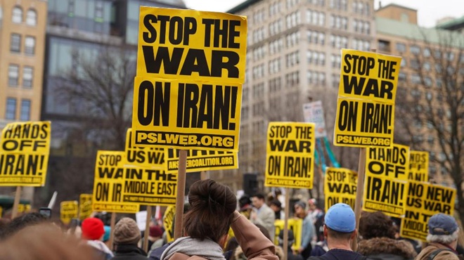 美以打击伊朗油库 油价牵动欧美“神经”