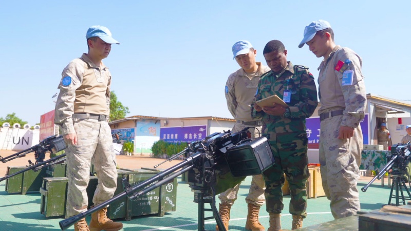 中国第六批赴阿卜耶伊维和直升机分队高标准通过联合国第一季度装备核查(图2)