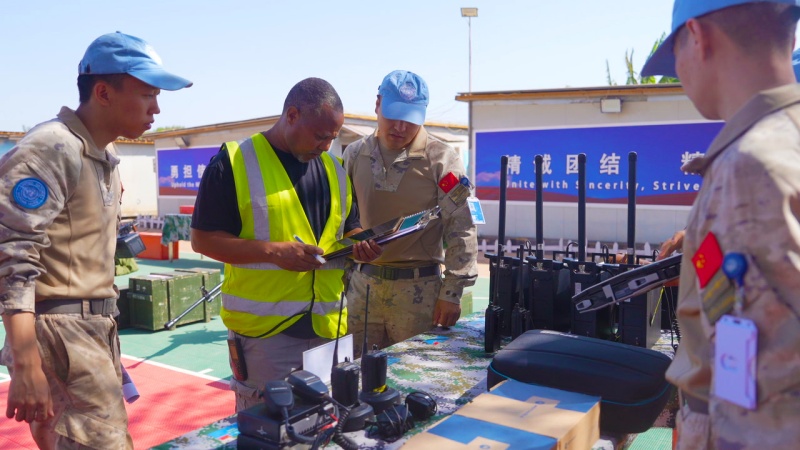 中国第六批赴阿卜耶伊维和直升机分队高标准通过联合国第一季度装备核查(图3)