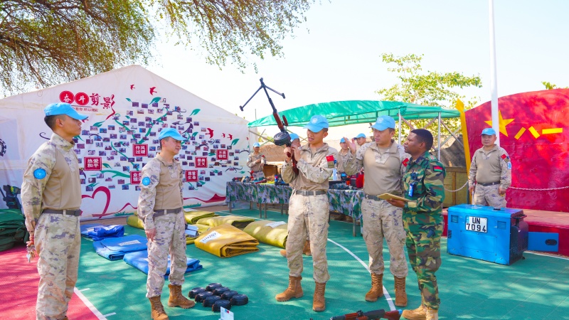 中国第六批赴阿卜耶伊维和直升机分队高标准通过联合国第一季度装备核查(图4)