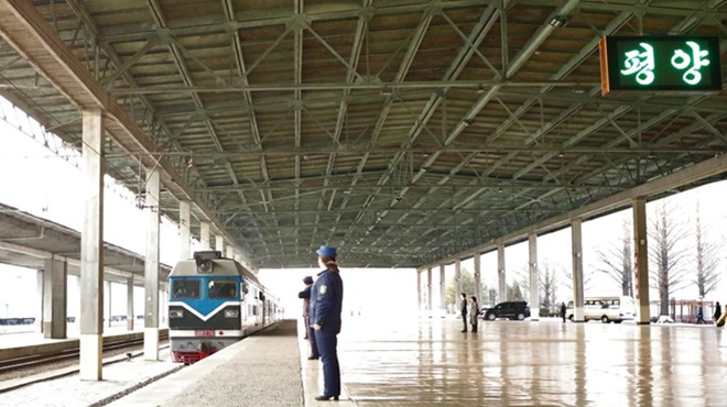 中国至朝鲜国际旅客列车抵达平壤
