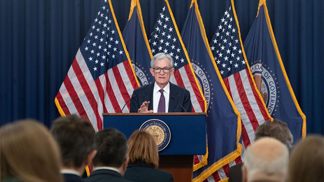 美联储宣布维持利率不变