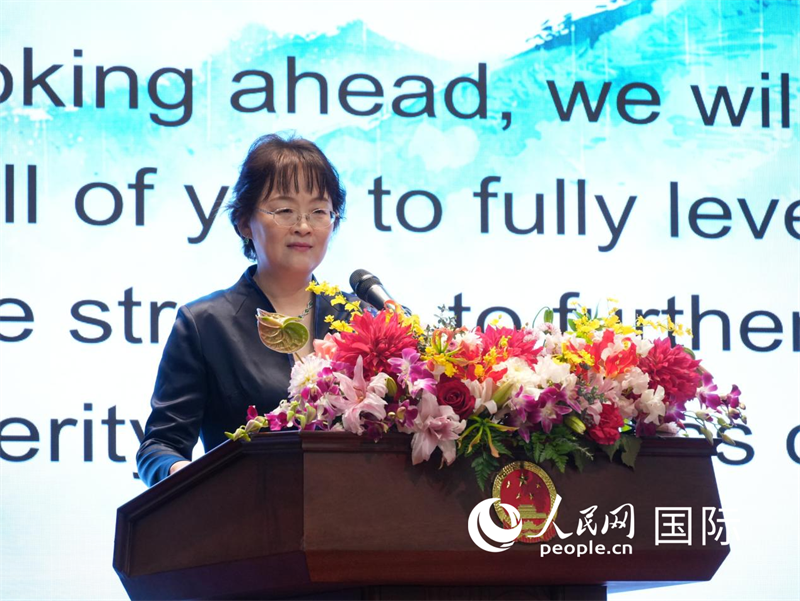 大使夫人丁玥致辞。人民网记者 许可摄