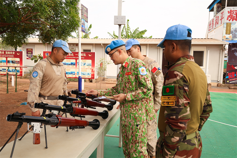 核查武器装备。韩瑞田摄