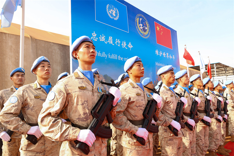 授勋仪式中的官兵。韩瑞田摄