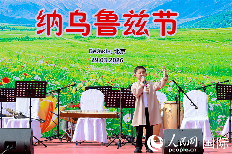 4.活动现场上演精彩文艺表演。人民网记者 阿尔达克·土尔逊太 摄