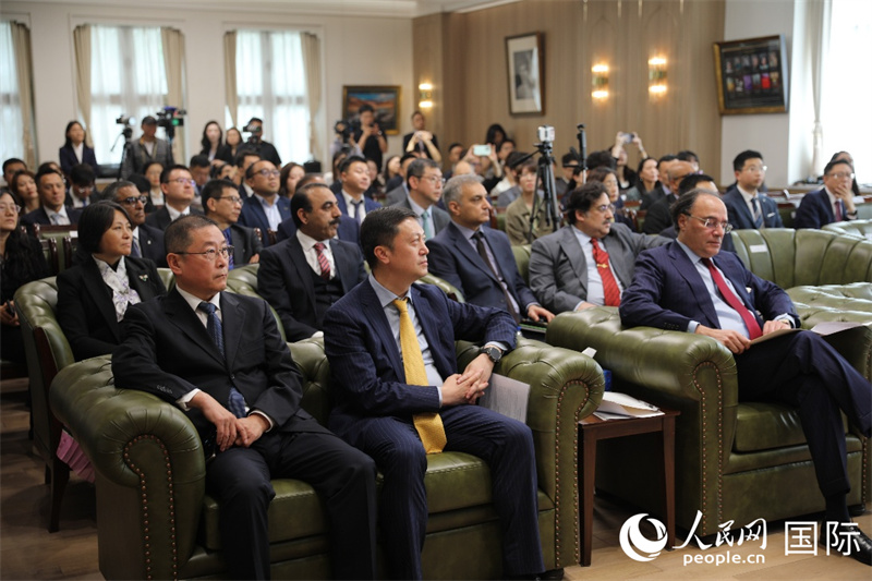 2026年5月15日，巴基斯坦首笔熊猫债发行仪式在北京巴基斯坦驻华大使馆举行。中巴双方嘉宾出席仪式。 人民网 徐靖雯摄