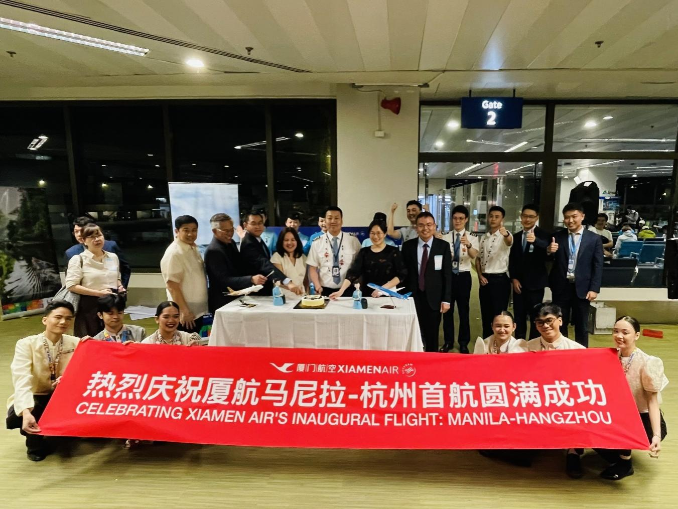 5月20日晚,马尼拉国际机场举办杭州—马尼拉直飞航线首航仪式。厦门航空马尼拉办事处供图