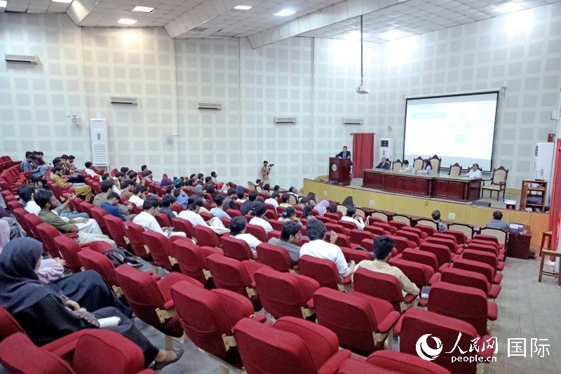 （5月18日，复旦大学代表团在真纳大学举办“留学复旦”招生宣讲会。人民网记者赵益普摄） (2)