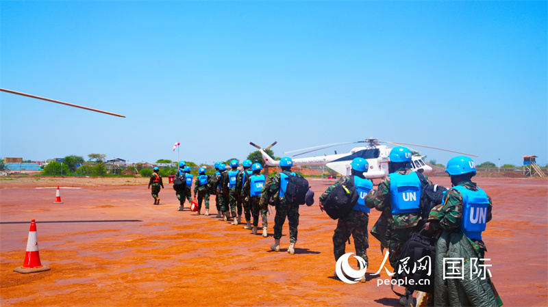 图7说：加纳维和官兵返回营地 黄浩摄
