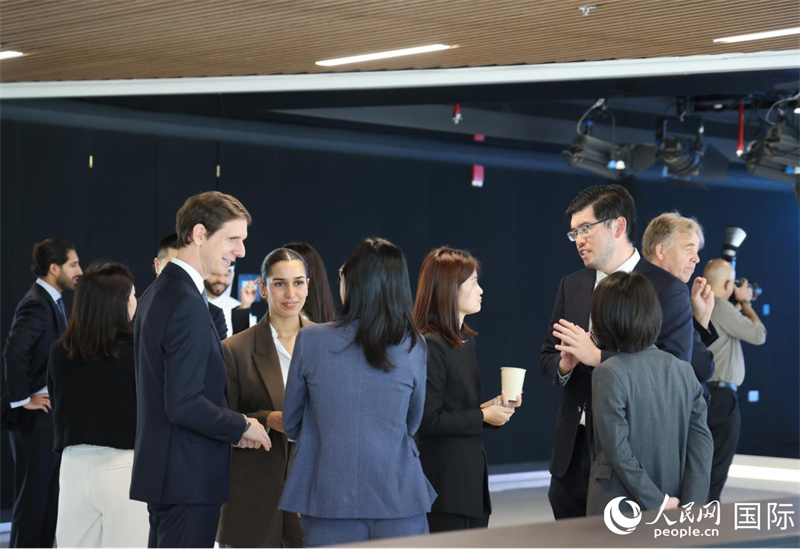 嘉宾现场交流。人民网记者 王旭琛摄