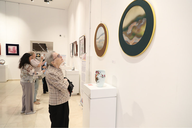 9月10日至15日，“瓷蕴万象”陶瓷艺术展在莫斯科中国文化中心举行。莫斯科中国文化中心