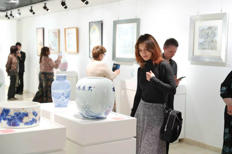 9月10日至15日，“瓷蕴万象”陶瓷艺术展在莫斯科中国文化中心举行。莫斯科中国文化中心