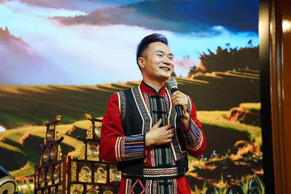 招待会现场的精彩演出 （实习生 马明溪摄）