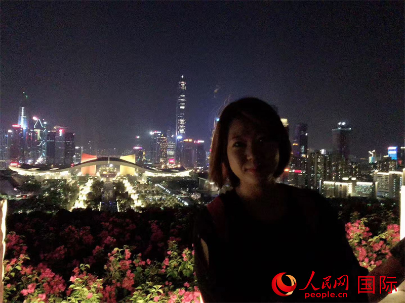 2019年到访莲花山公园时拍摄的城市夜景。作者供图