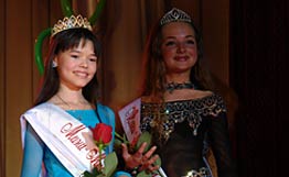 俄12岁女生成为最美丽的地球小小姐