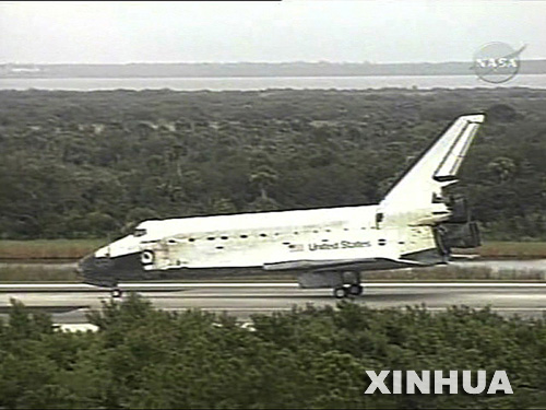 美亚特兰蒂斯号航天飞机被运上发射台