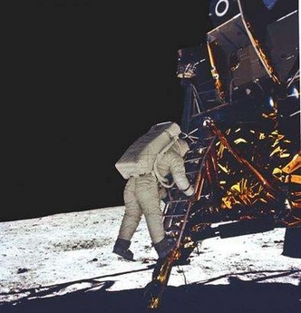 美国全力查找失踪的登月原始录像