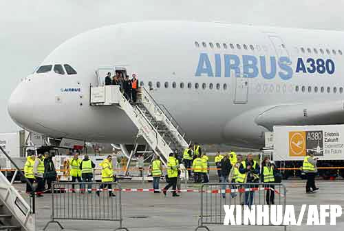 一架空客A380飞机准备进行环球试飞