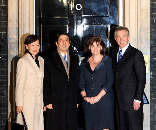 英国首相布莱尔和到访的日本首相安倍晋三