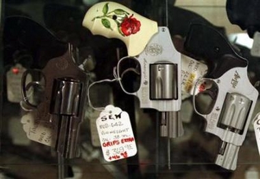 轻武器泛滥 美国人持枪率超过九成