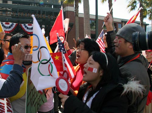 华人热情让藏独分子无处藏身