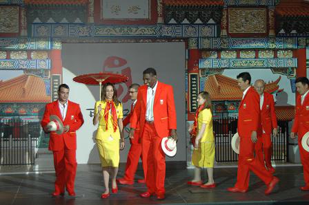 西班牙奥运代表团展示队服