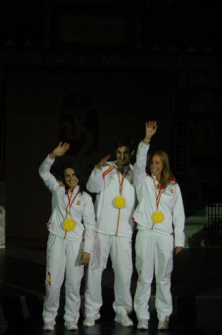 西班牙奥运代表团展示队服