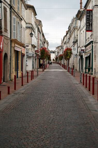 组图:散发着白兰地味道的法国干邑小城