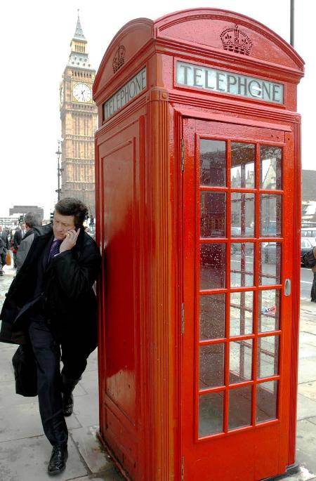 英地方政府 收养 红色电话亭