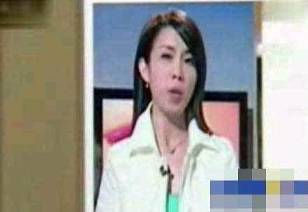 组图:最尴尬的直播主持人 上衣脱落大跳脱衣舞