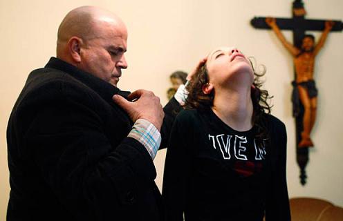 组图:葡萄牙驱魔诊所悄然开张 诡秘灵异 (3)