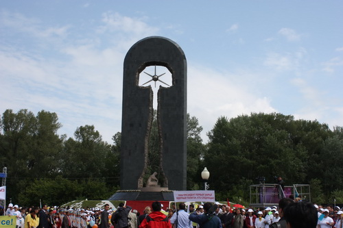 哈举行隆重集会纪念塞米巴拉金斯克核试验场停