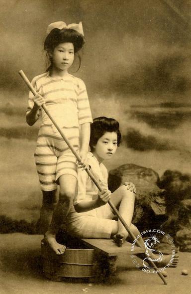 组图:百年前仪态万千的日本女子泳装写真 (13)