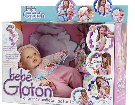 西班牙玩具娃娃教小女孩哺乳 引发强烈争议(图