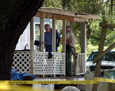 警方披露美国乔治亚州8死1伤血案报警电话录音