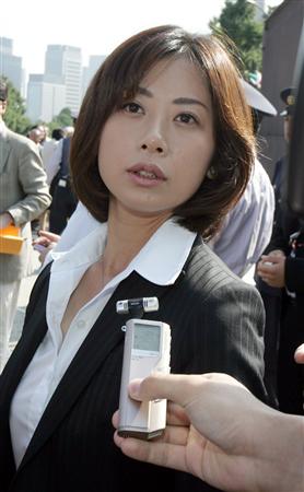 曾裸体出演的日本民主党美女议员公开道歉(图