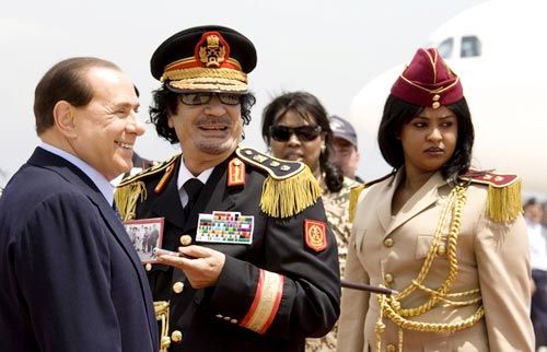 卡扎菲40年来首访拉美大陆 女保镖抢眼(图)