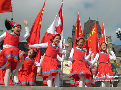 加拿大华人社团议会山上庆国庆(图)