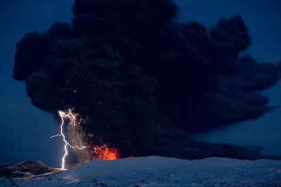 冰岛火山面临连锁反应 更大规模喷发可能上演
