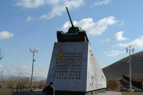 外媒:蒙古国民正捐钱马匹助国家还债|蒙古国民