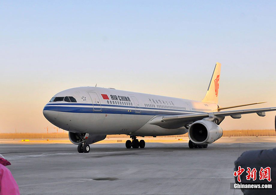 高清图集:国航CA056次航班安全抵京