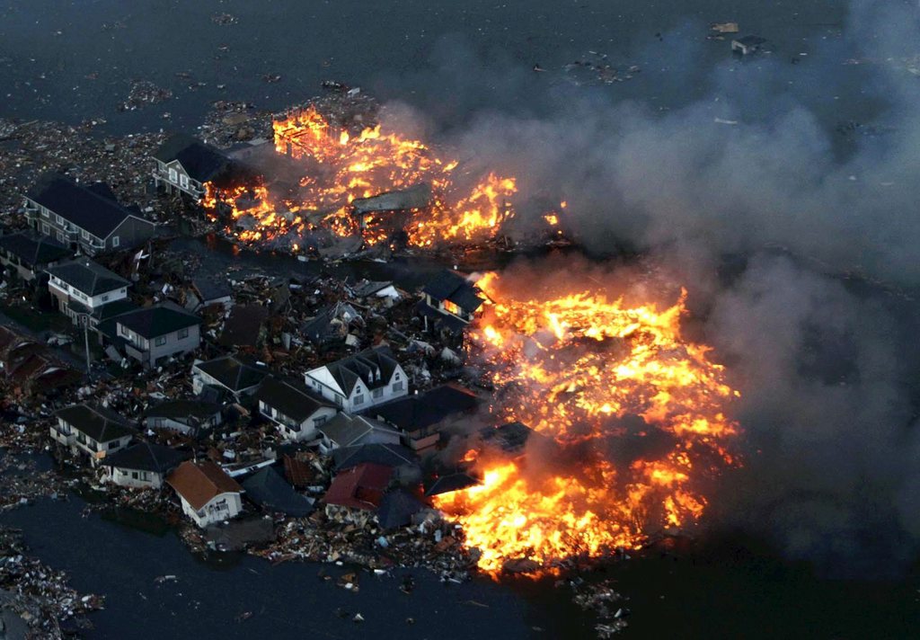 高清:日本特大地震引发多处大火