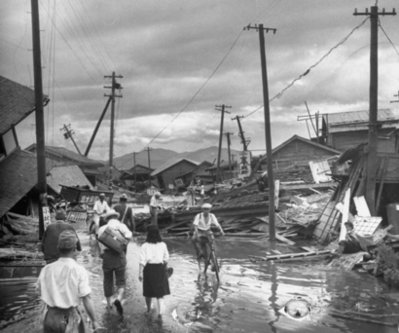 组图:1948年6月日本地震 城市葬身火海化为废