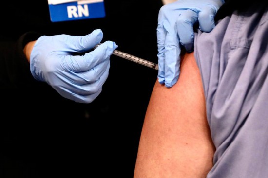 新冠疫苗接种慢就减剂量？美国药管局警告：面临巨大风险！